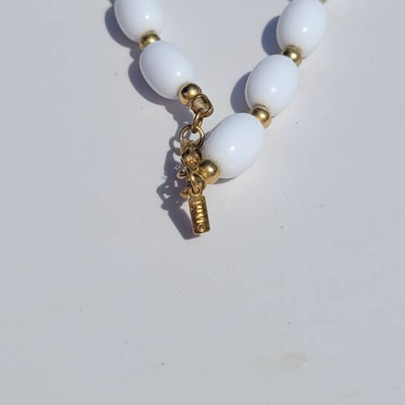 Vintage Monet 80s White Plastic Oval Graduated Beaded Necklace Spring Ring Clasp - Picture 5 of 6